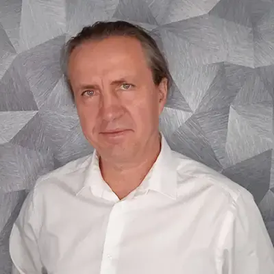 Mikael Le Rest référenceur SEO en Bretagne, conçoit et réalise des sites web et leur stratégie digitale